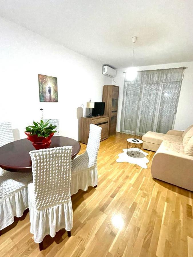 Naki Apartmani ポドゴリツァ エクステリア 写真